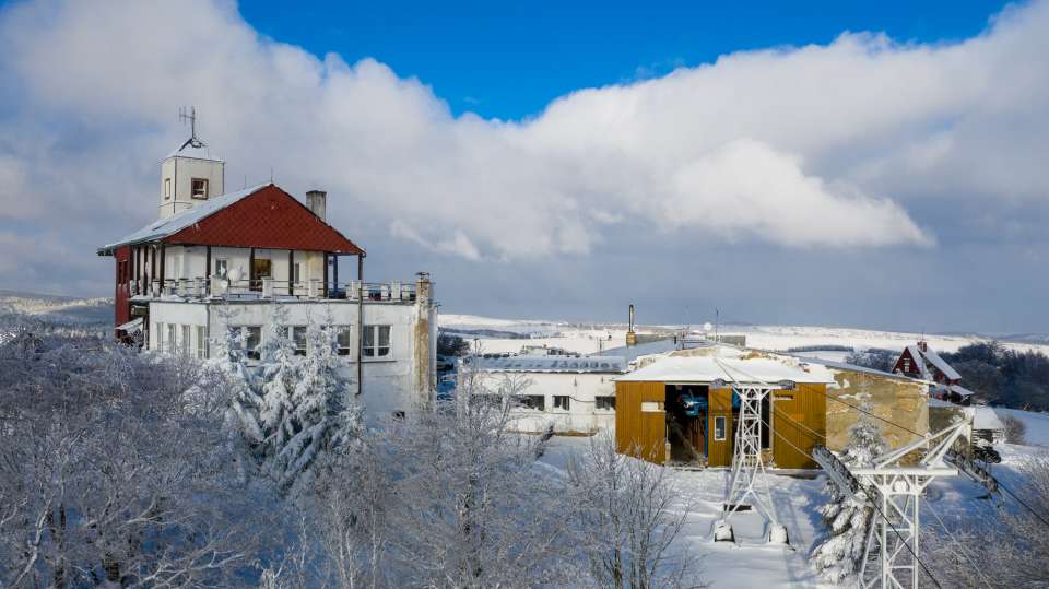 Lanovka na Komáří vížku, od 2. 4. do 26. 4. pravidelná údržba, mimo soboty a neděle nepojede