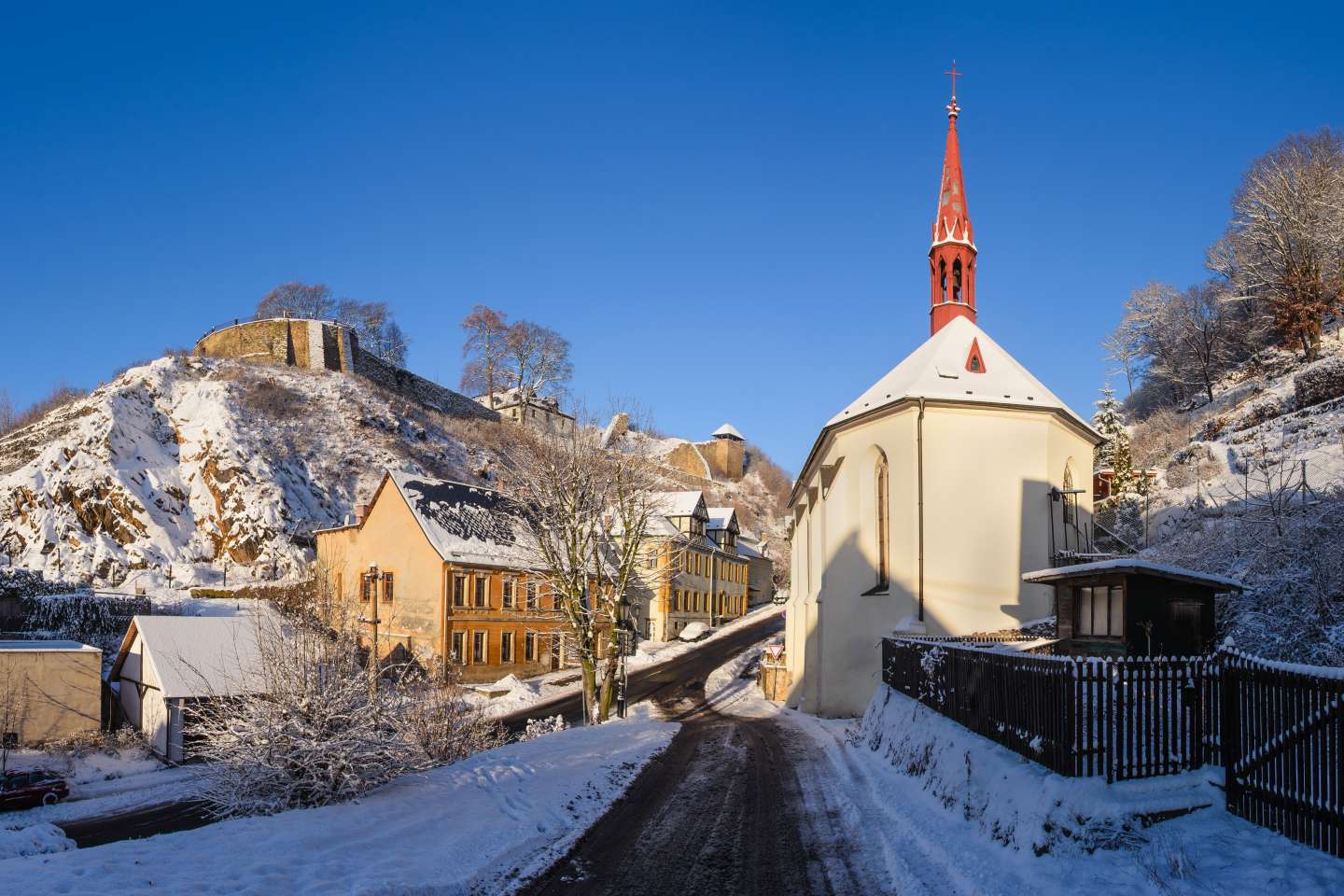 Kostel sv. Ducha, pohled z Cínové uličky