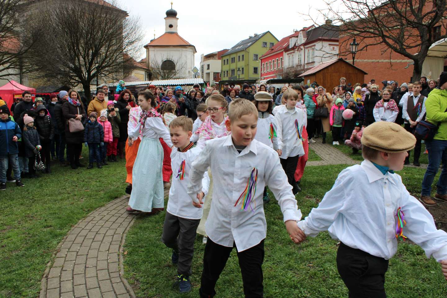 VELIKONOČNÍ JARMARK v parku před úřadem