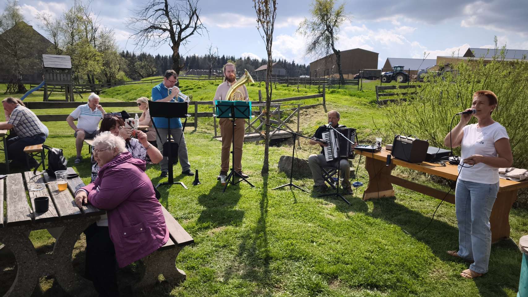 DEN SOUSEDSTVÍ nadchl desítky lidí