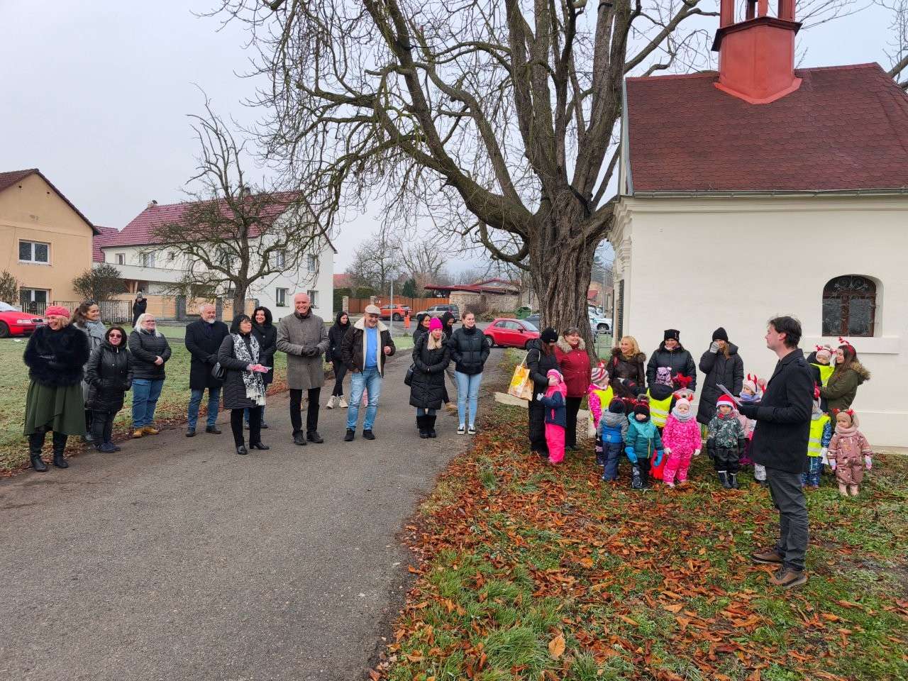 Děti zdobily stromek v Soběchlebech