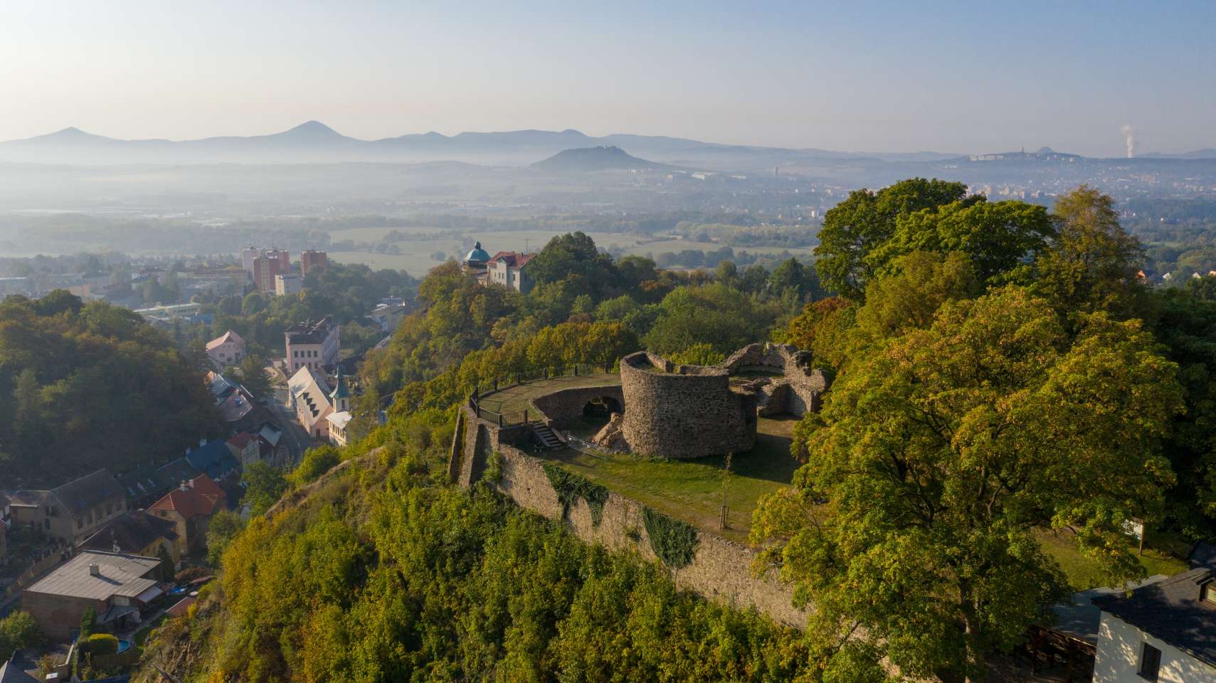 Krupka, vyhlídková věž na hradě