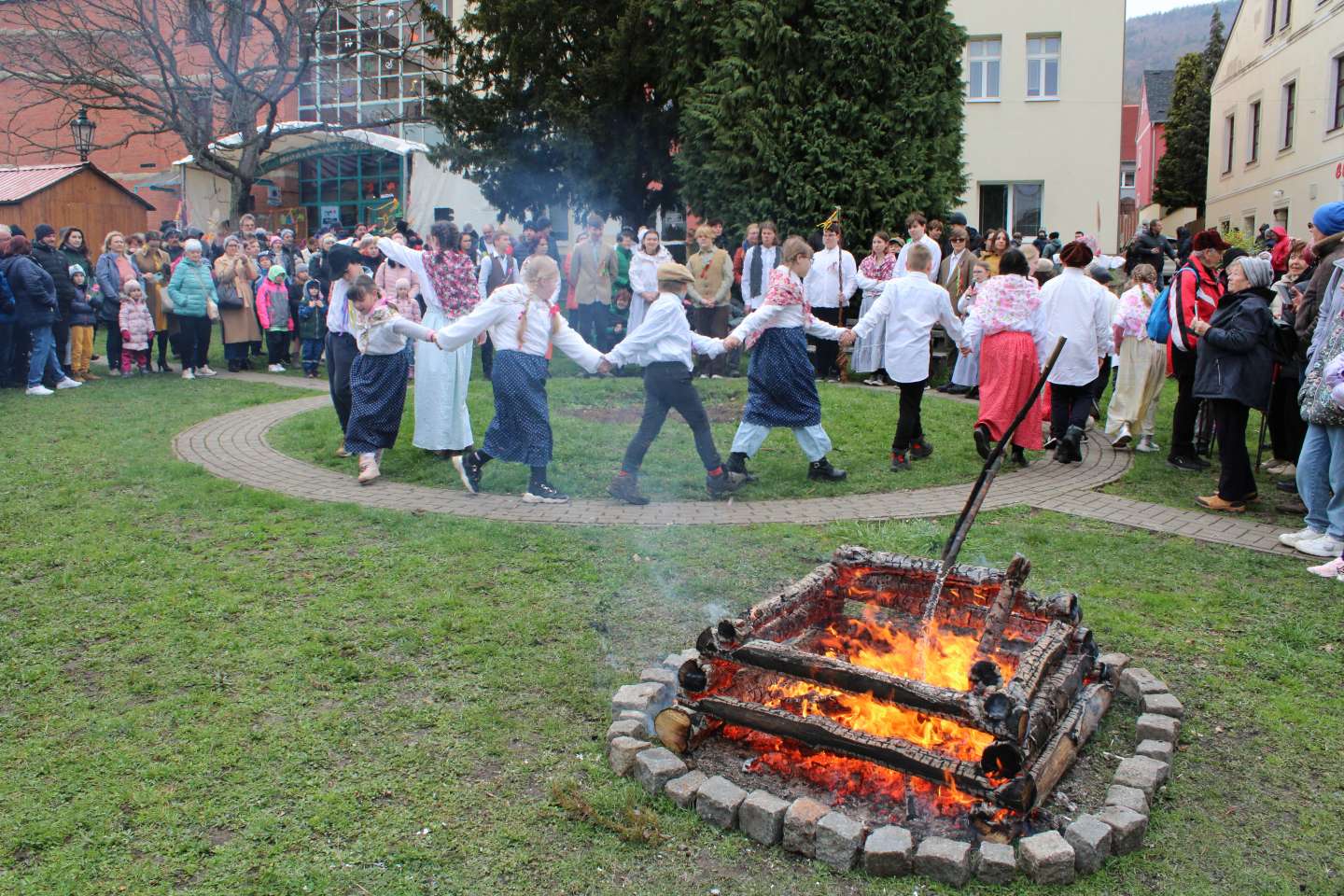 VELIKONOČNÍ JARMARK v parku před úřadem