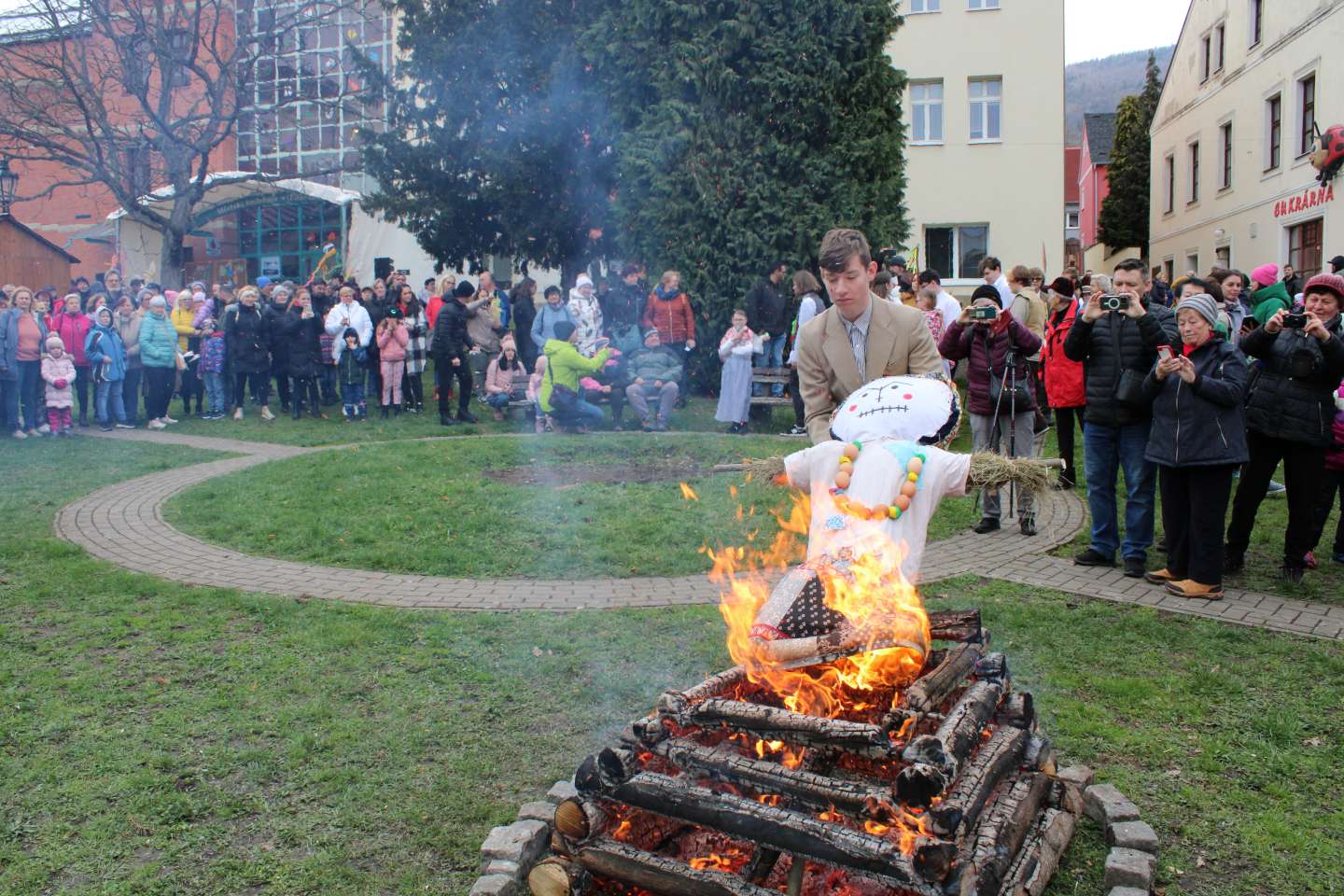 VELIKONOČNÍ JARMARK v parku před úřadem